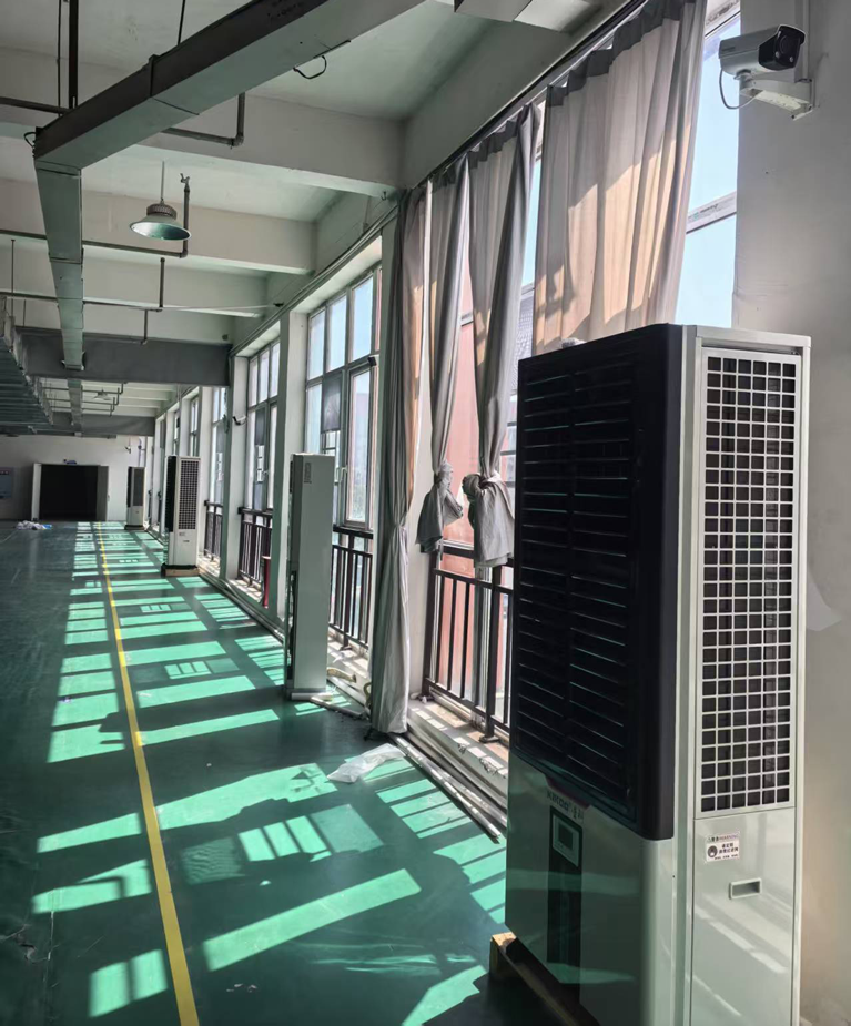 制衣廠制冷降溫，安裝蒸發冷省電空調-立式軸流雙風口款