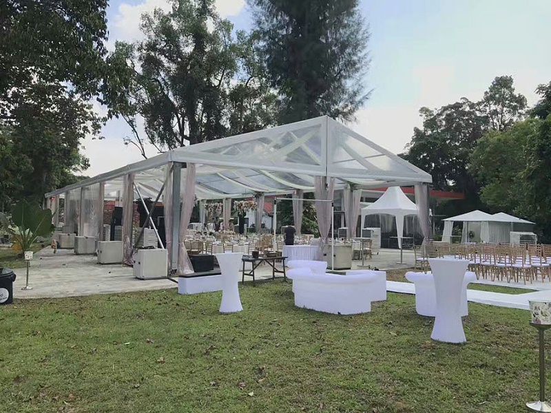 移動環(huán)保空調冷風機給戶外餐廳降溫通風